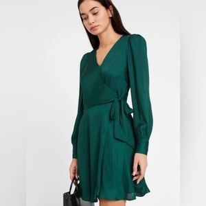 Women’s Size 2 Banana Republic Emerald Green Long Sleeve Satin Wrap Dress